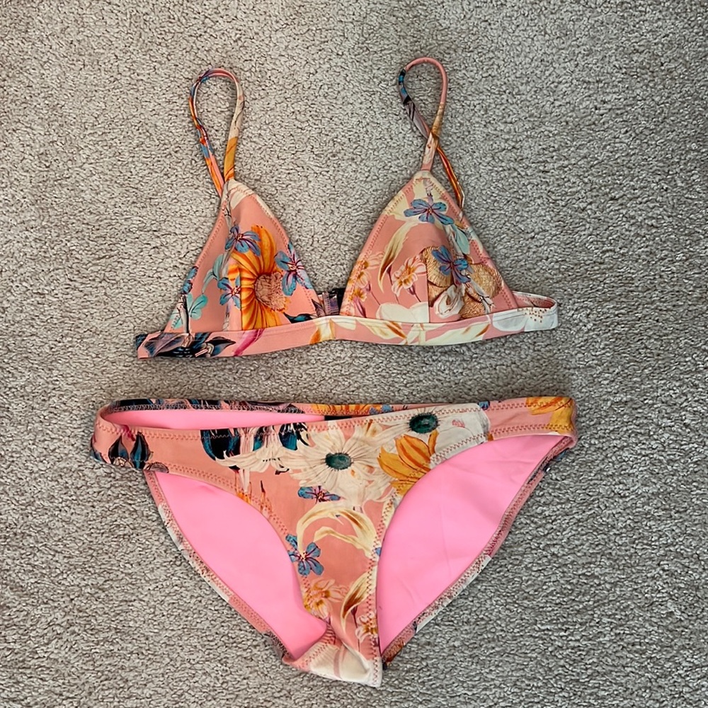 Triangl bikini large bottoms medium top